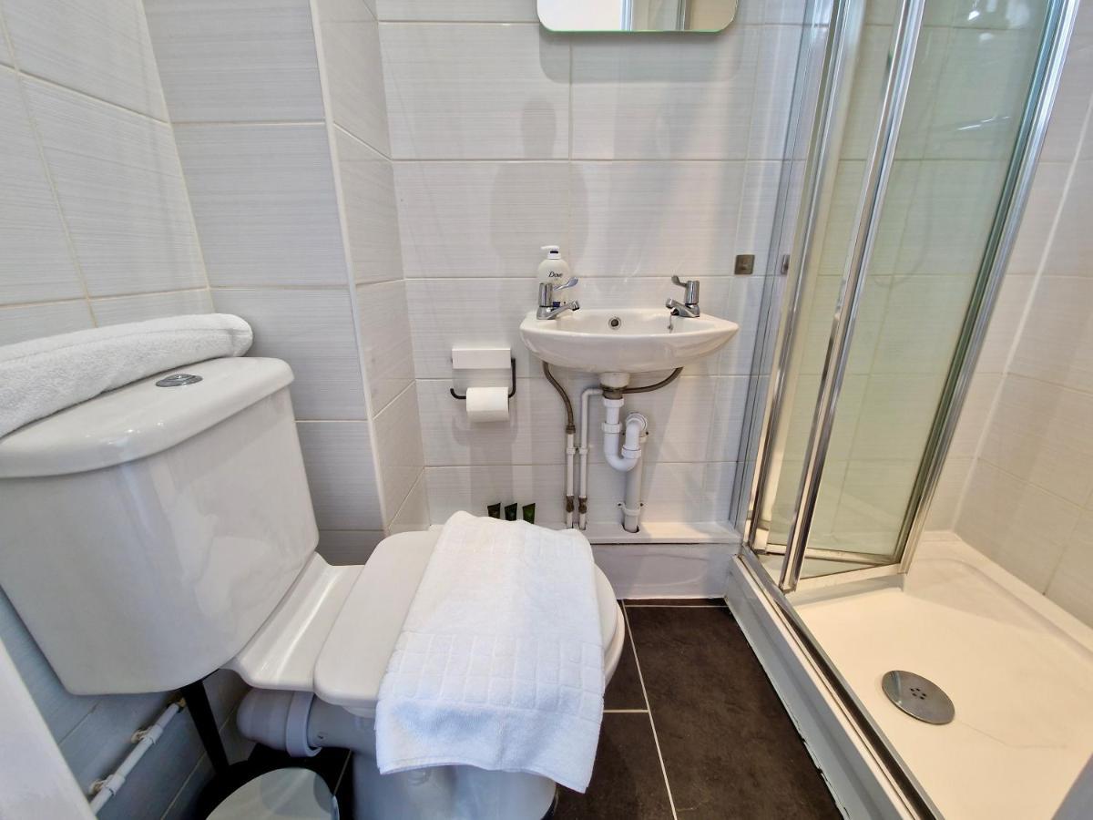 Incredible Private Rooms All With Private Bathrooms In A Fully Serviced House Next To City Centre With Free Parking Coventry Exterior foto